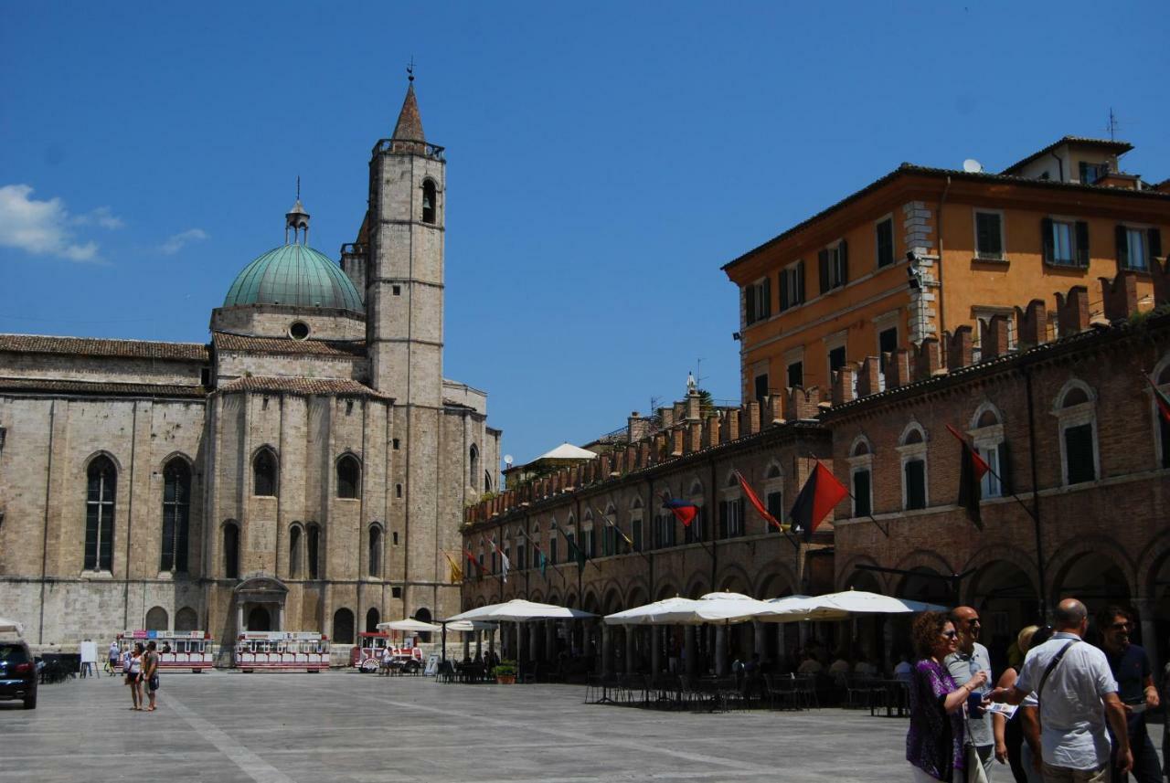 A Casa Di Lola Bed & Breakfast Ascoli Piceno Eksteriør bilde